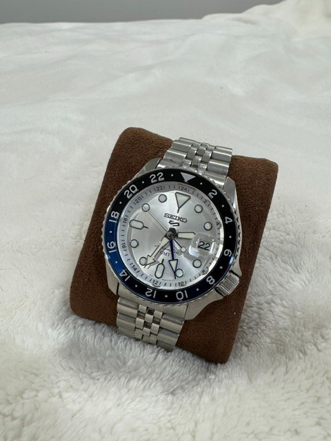 Seiko 5 Sports SSK033K1 GMT Automatic White Dial Watch *READ DESCRIPTION*