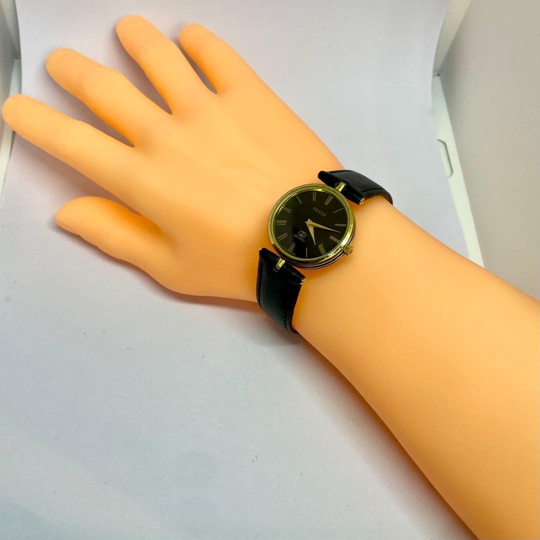 38 GUCCI Sherry Line Watch, Working, Black Dial, Gold