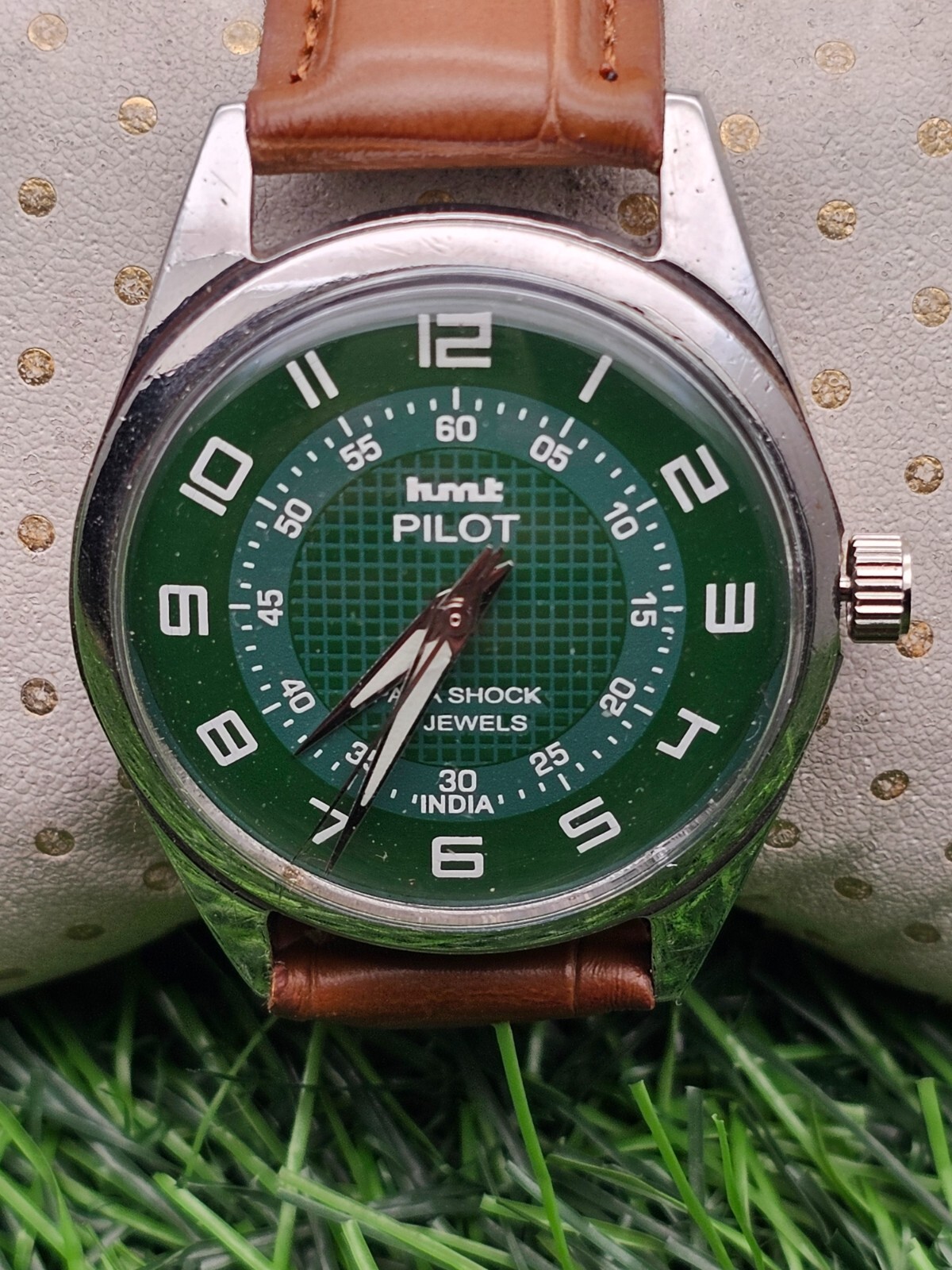 Beautiful Mens HMT Pilot Parashock Mechanical Wind 17J Watch Green Dial