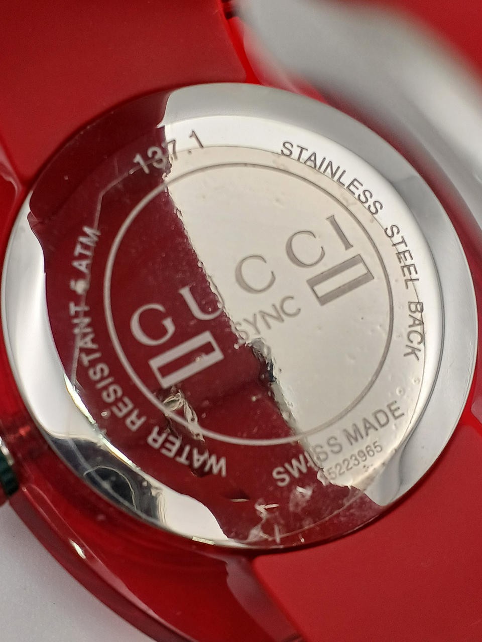 Quartz Analog Wristwatch Model Number YA137103 GUCCI