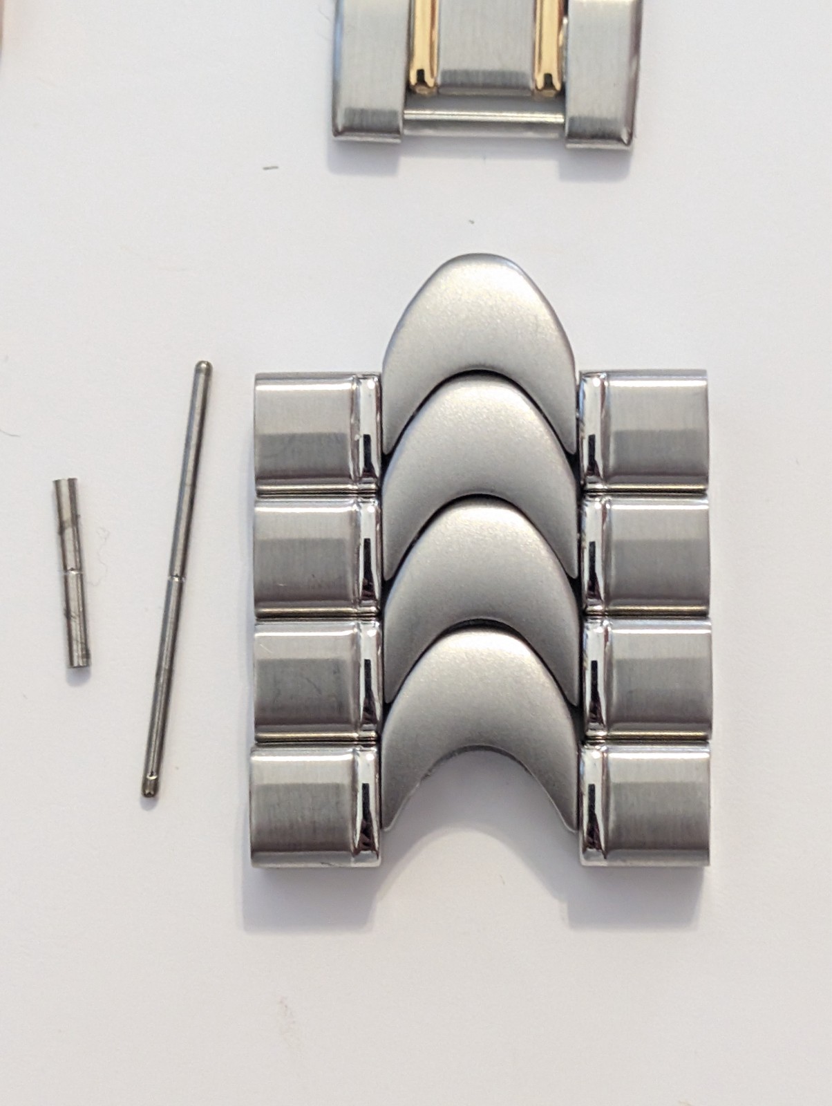 Assorted luxury watch links – brands unknown
