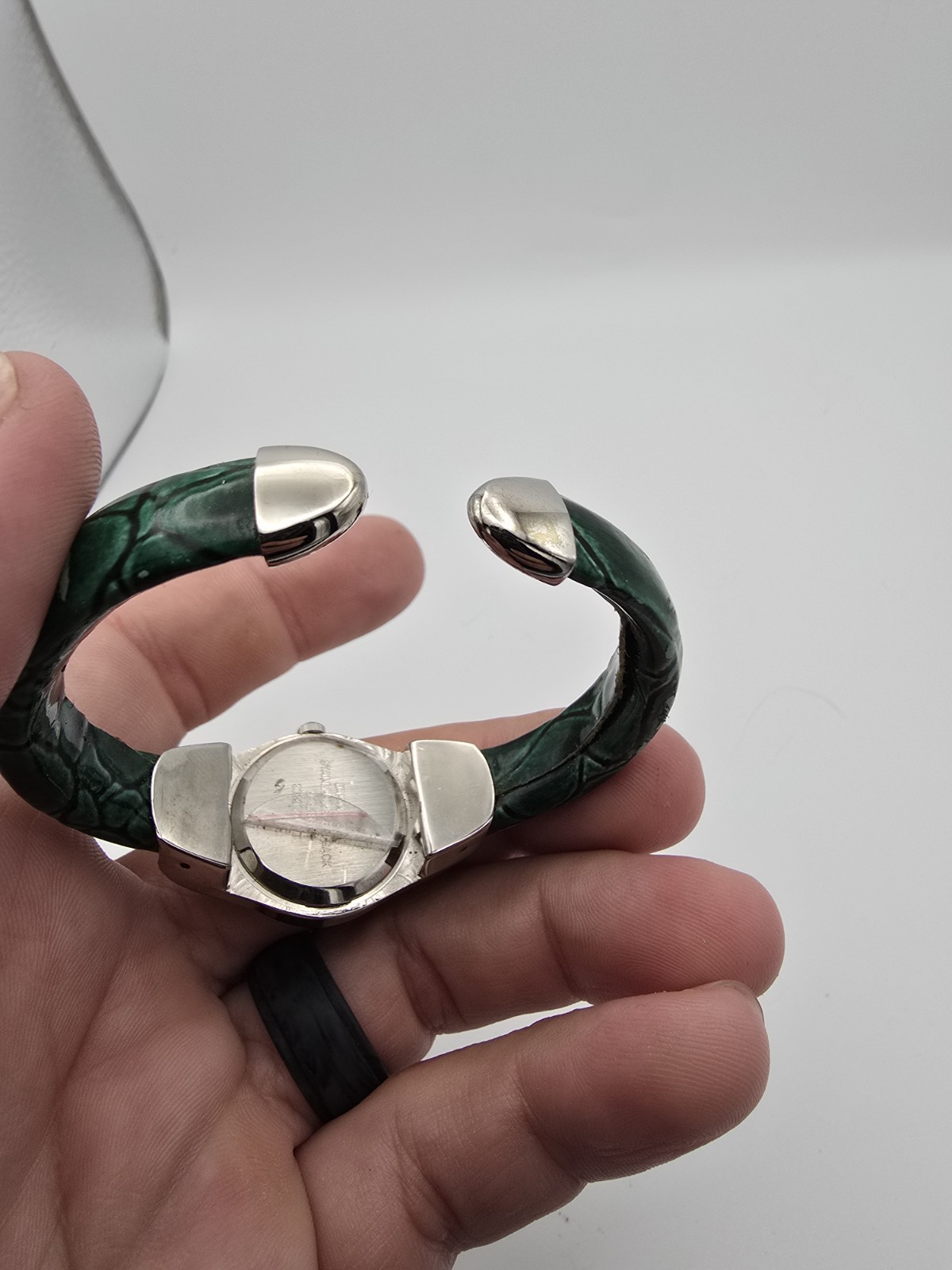 Women’s Quartz Analog Bangle Wristwatch Gem Bezel Green Faux Leather Band