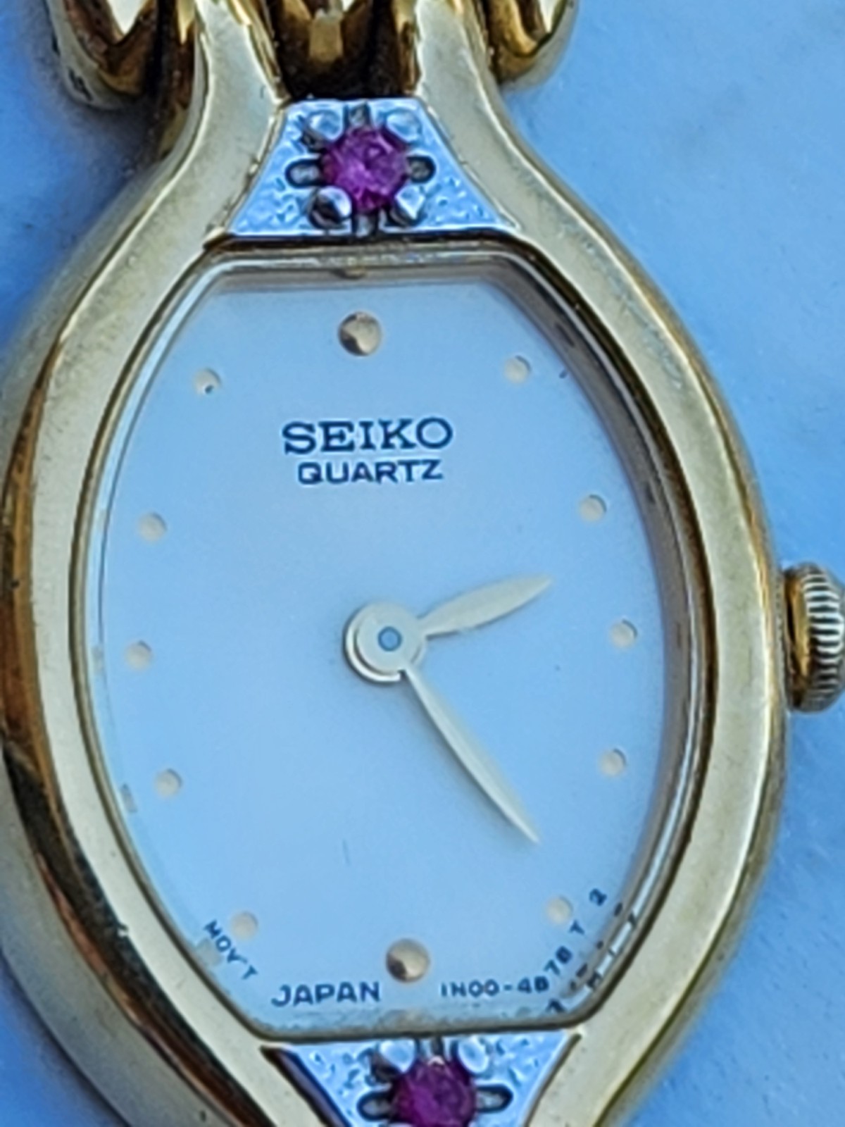 *Vintage* Seiko Ruby Bracelet Watch with Gold-tone Oval Case 6.5″ Ivory Dial