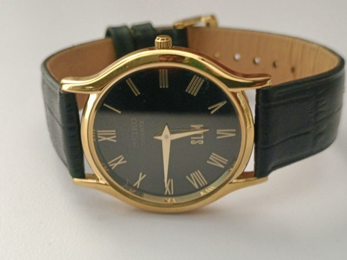 Vintage Seiko Quartz Japan Made Black Dial Men’s Wrist Watch Looking Good