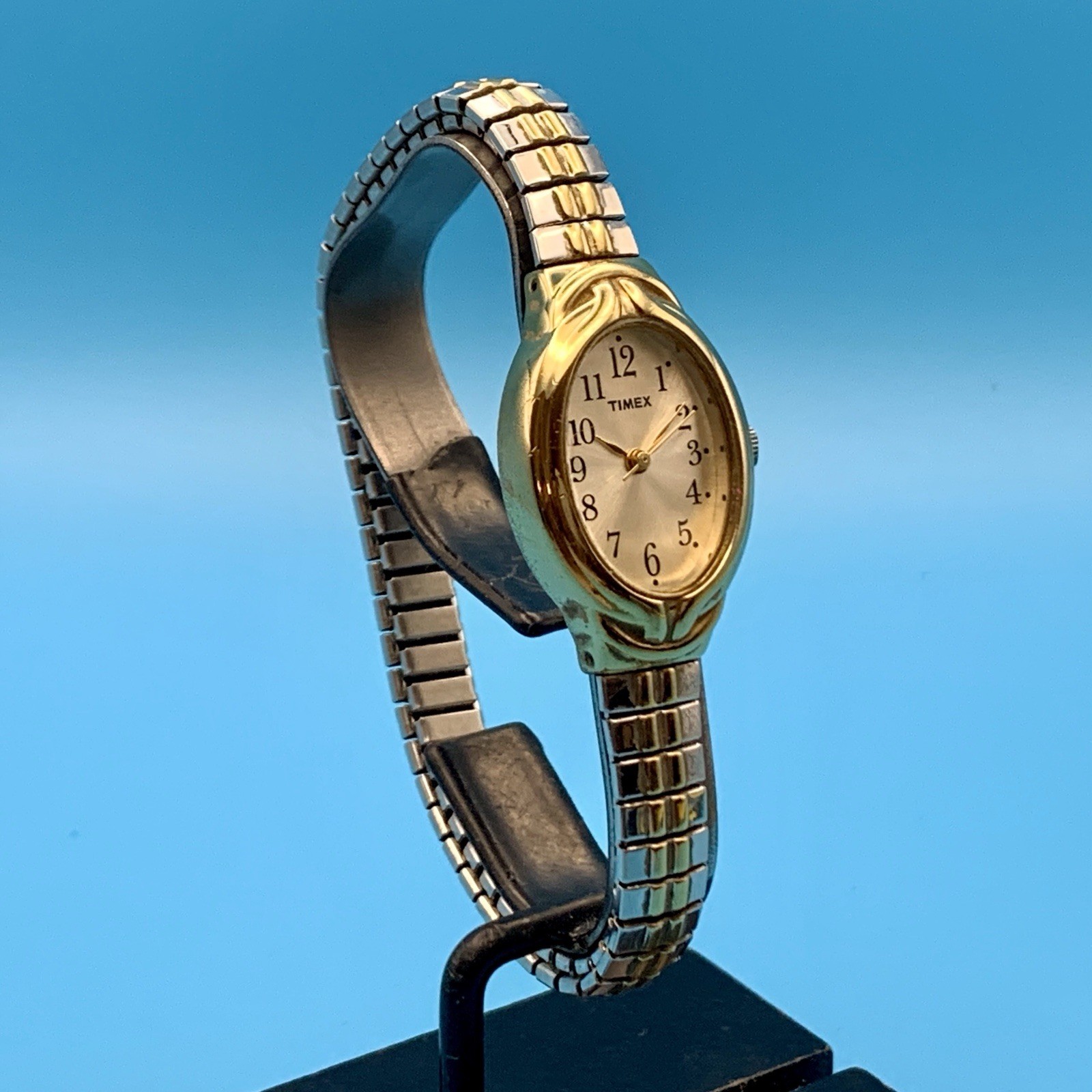 TIMEX CAVATINA Women’s 2017 Dress Quartz Wristwatch Stretch Band Works New Batt
