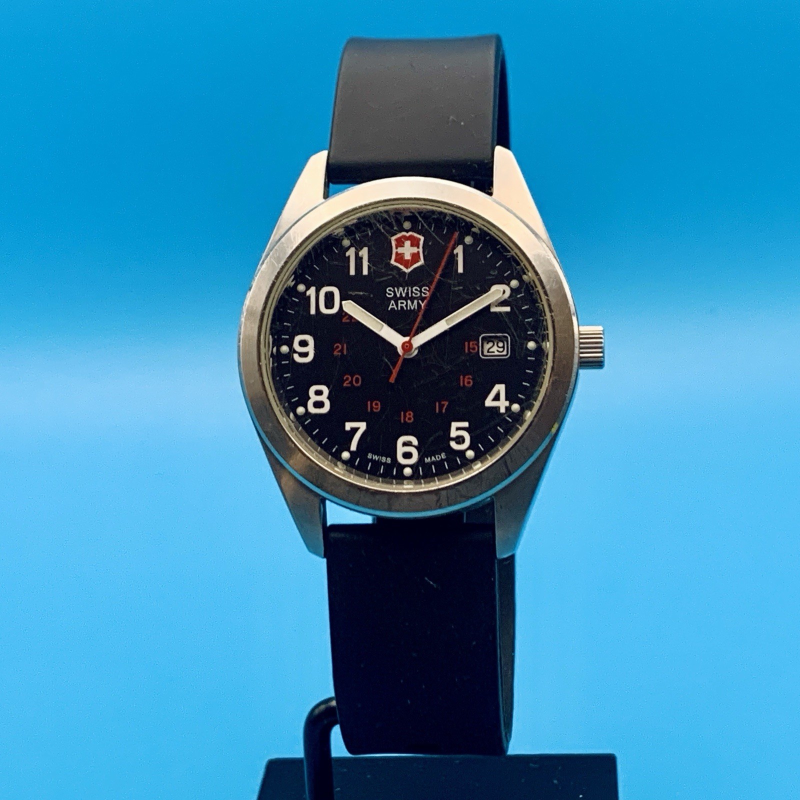 VICTORINOX SWISS ARMY GARRISON Men’s Swiss Field Wristwatch Works New Batt/Strap