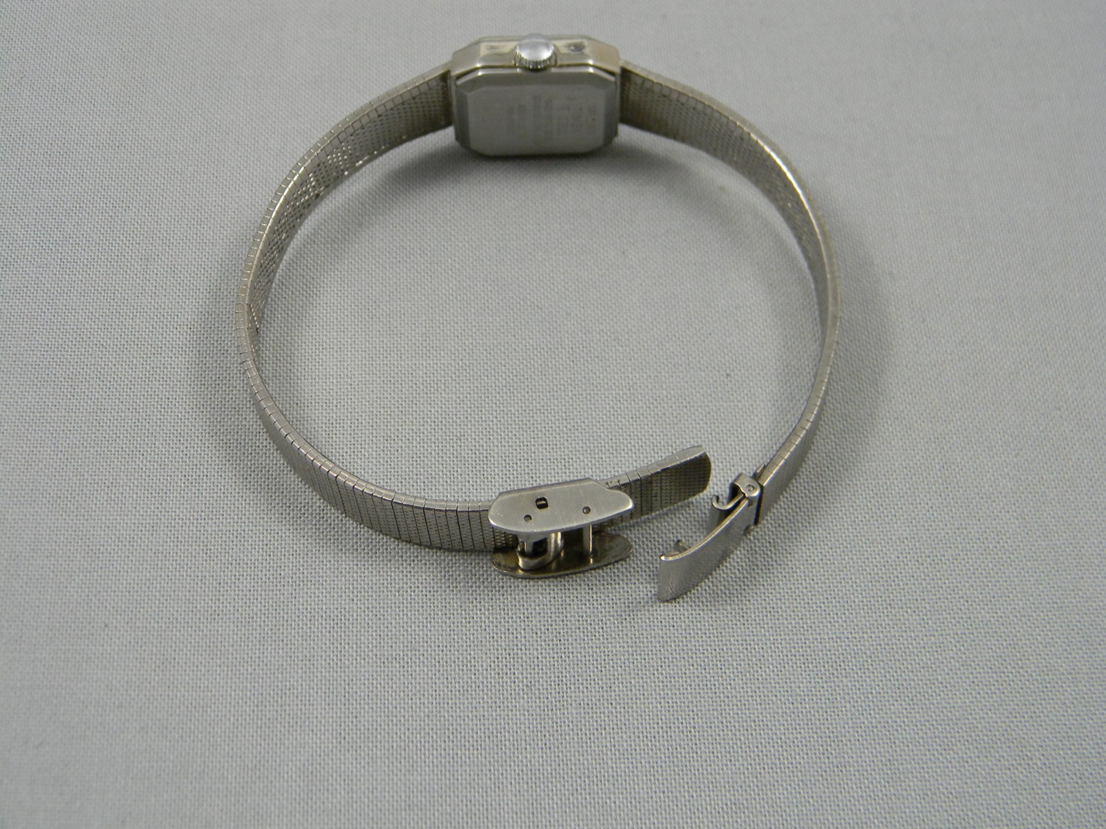 Vintage Timex Watch Women Dainty 16mm Adjustable Band New Battery 5″ to 6.5″