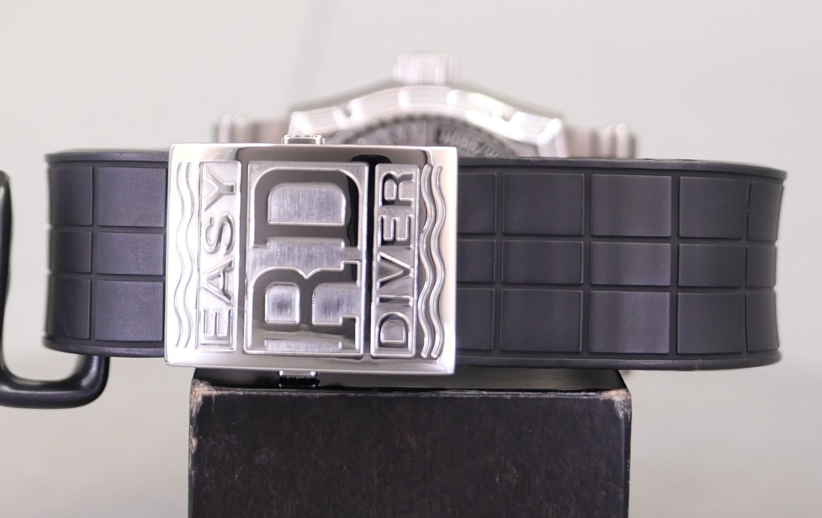 Roger Dubuis Easy Diver LTD Revision